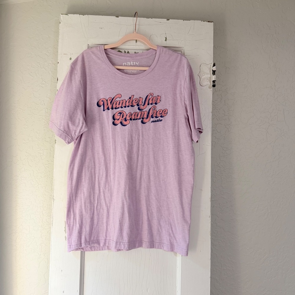 Nativ Wander Far Roam Free Graphic T-Shirt XL Lavender Heather Retro